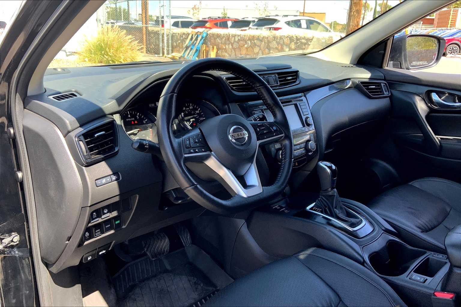 2022 Nissan Rogue Sport SL photo 14