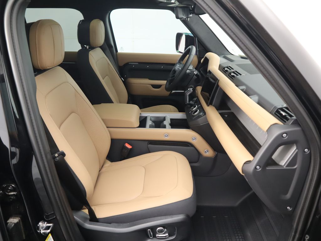 2025 Land Rover Defender 130 X photo 14