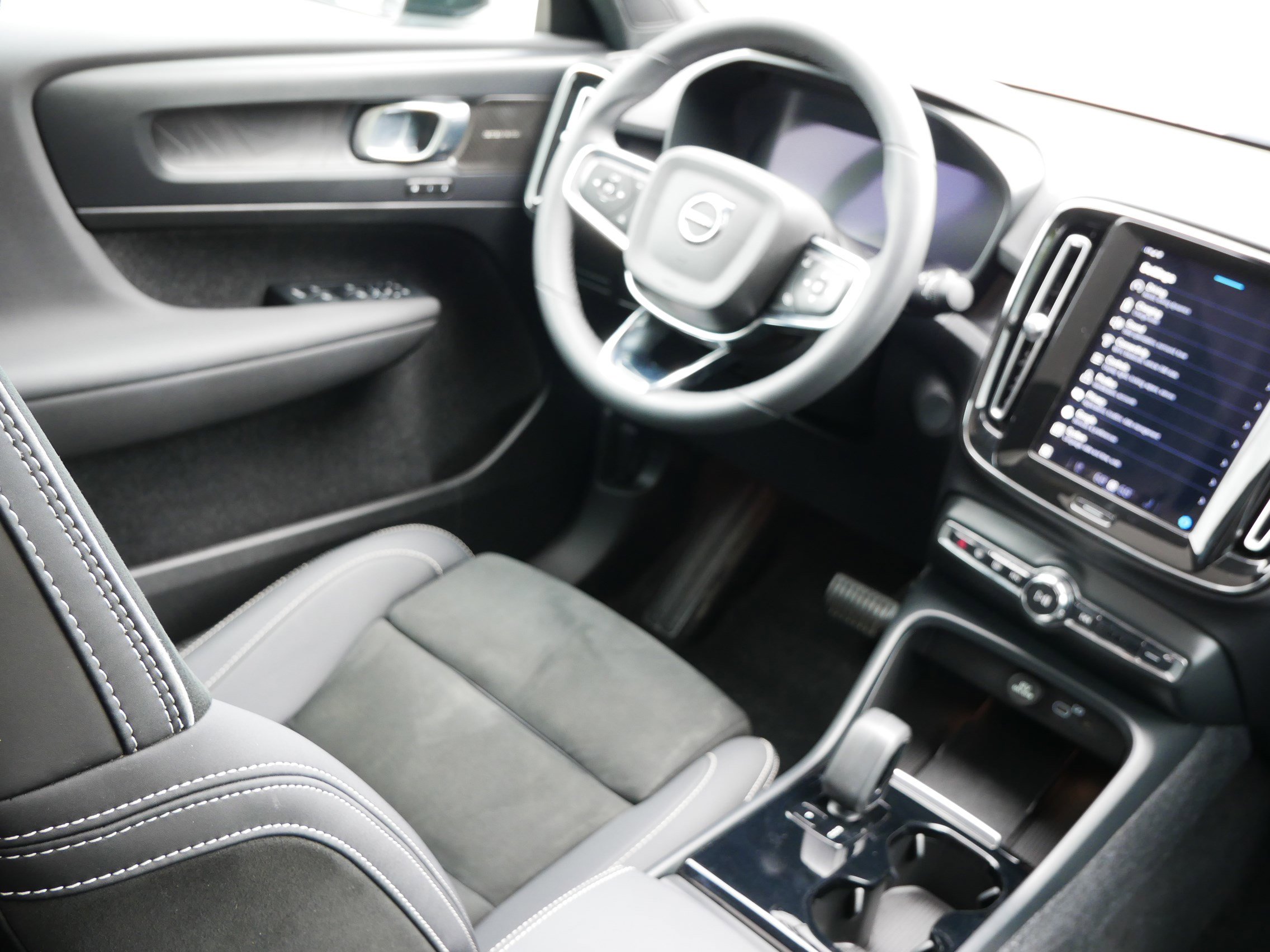 2023 Volvo C40 Recharge Ultimate photo 13