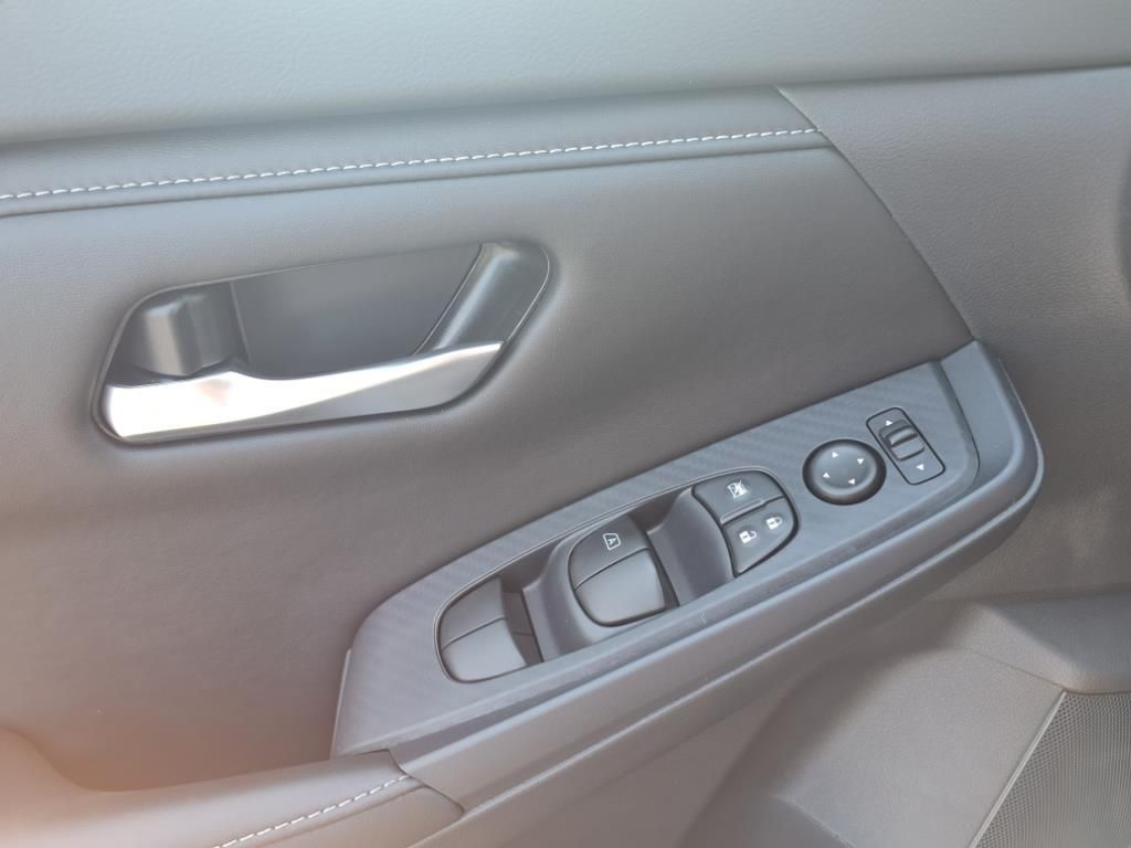 2025 Nissan Sentra SV photo 11
