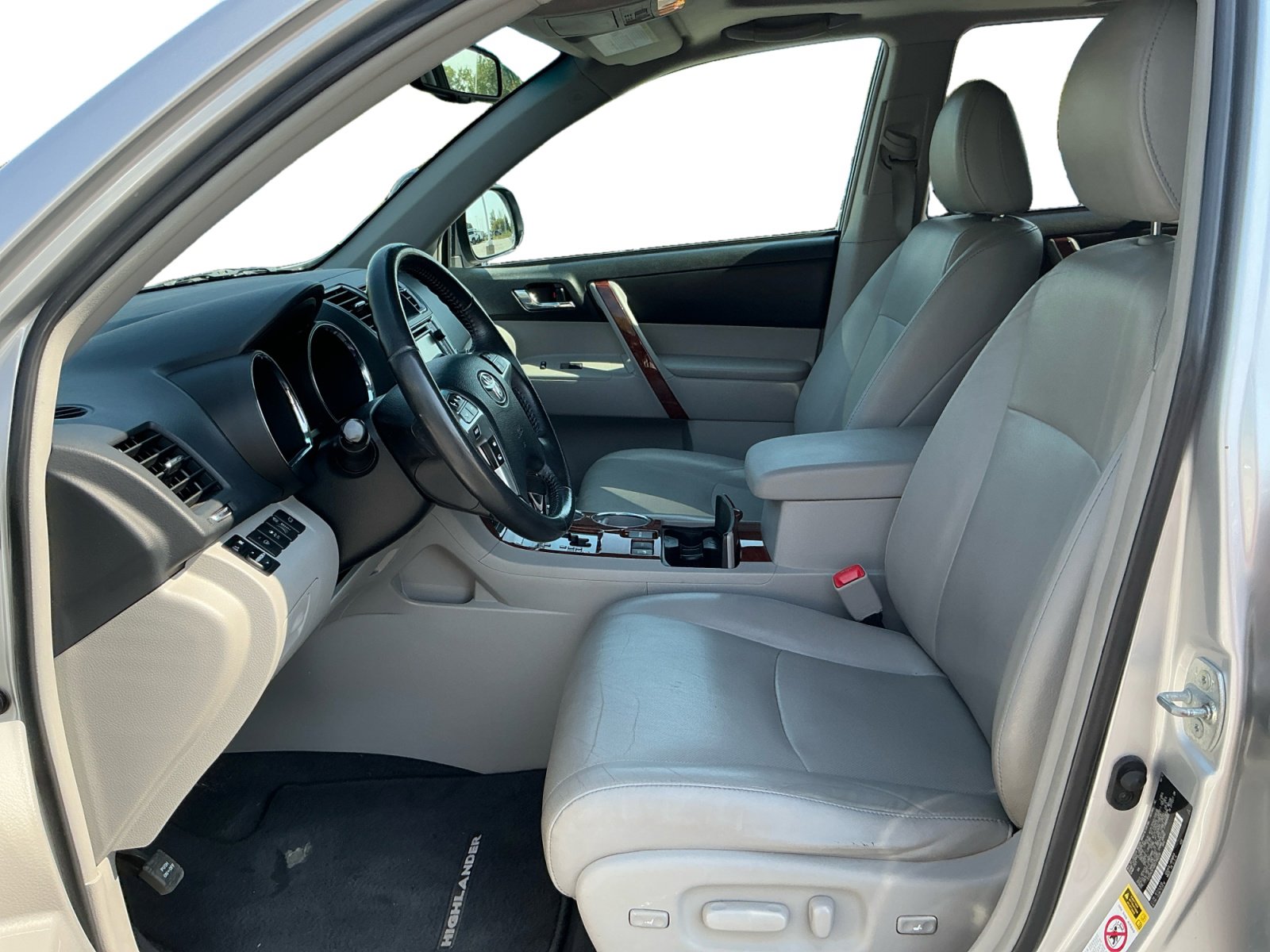 Used 2013 Toyota Highlander Limited with VIN 5TDDK3EH9DS190556 for sale in La Vista, NE