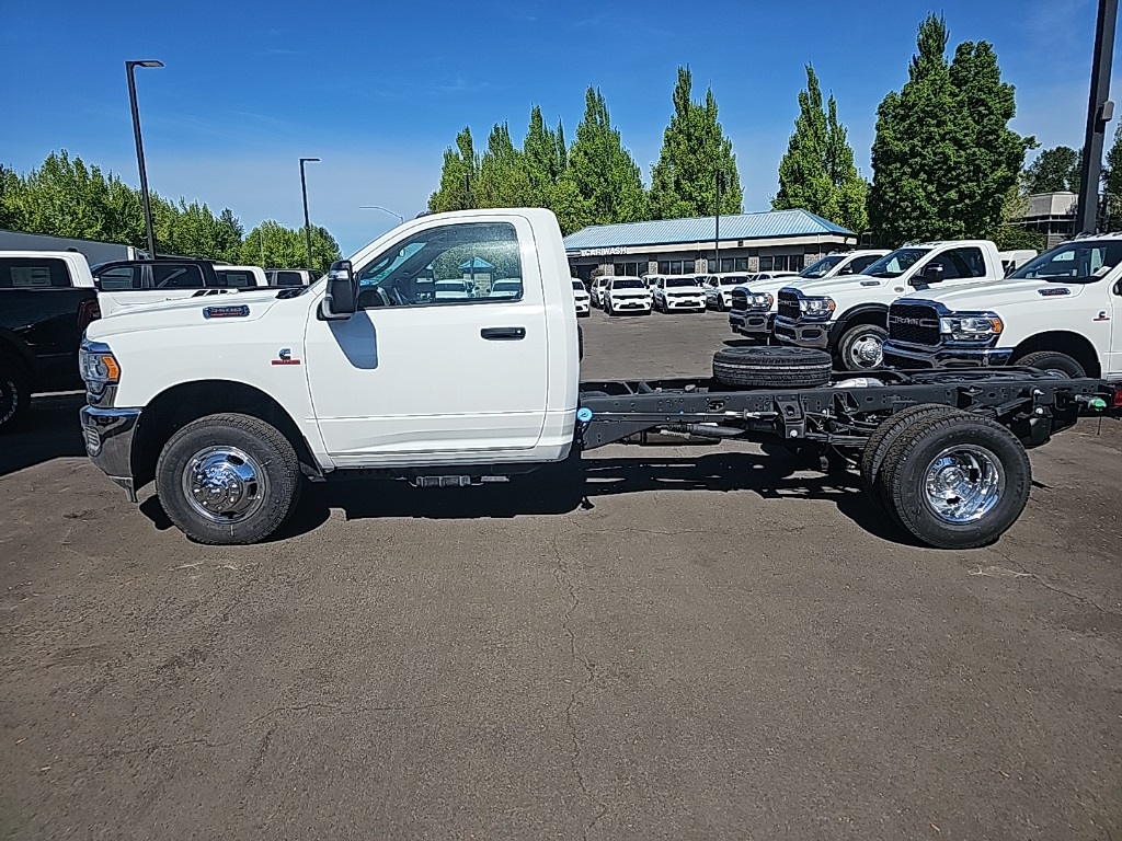 2024 Ram 3500 Tradesman photo 2