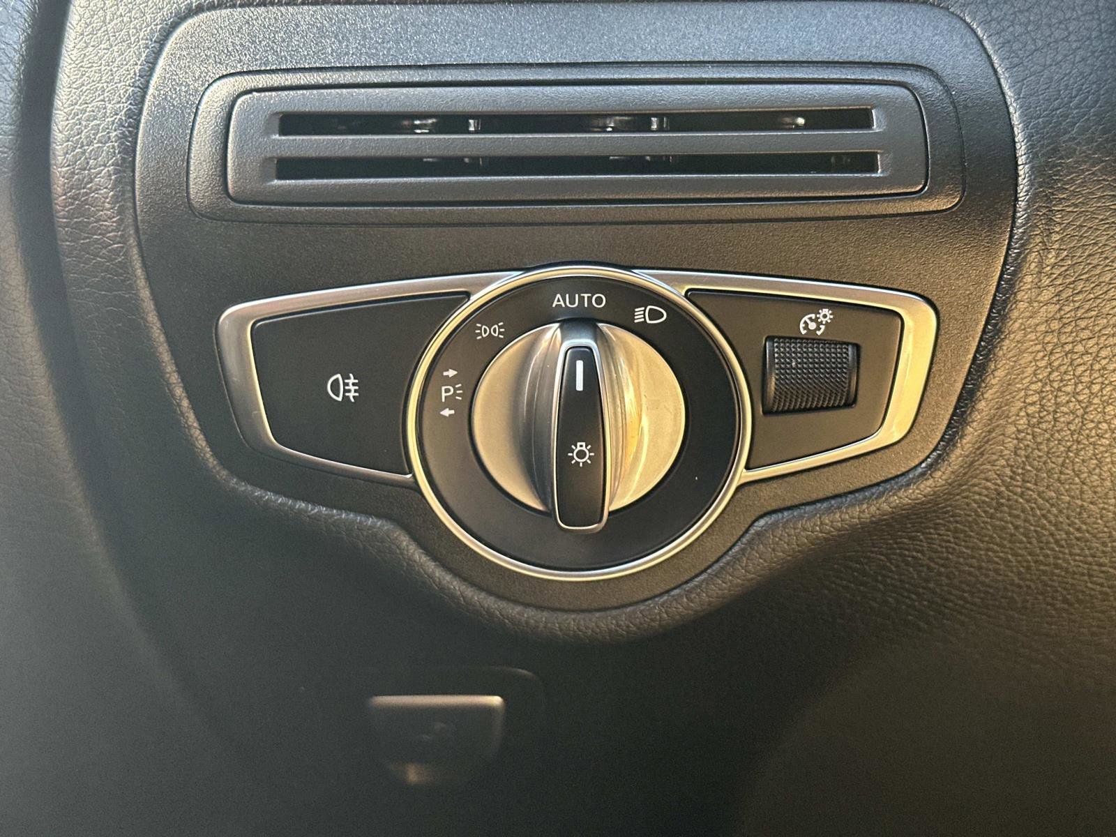 2020 Mercedes Benz GLC 300 4MATIC photo 23