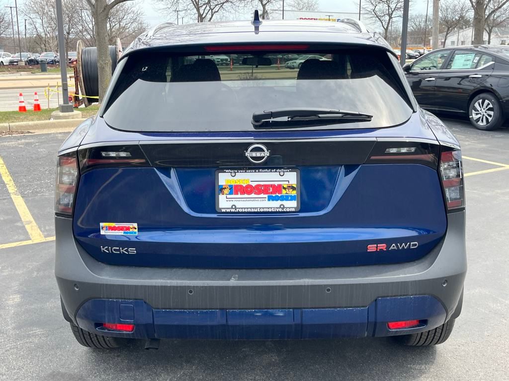 2025 Nissan Kicks SR photo 4