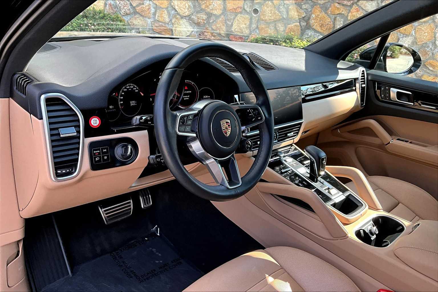 2023 Porsche Cayenne S photo 4