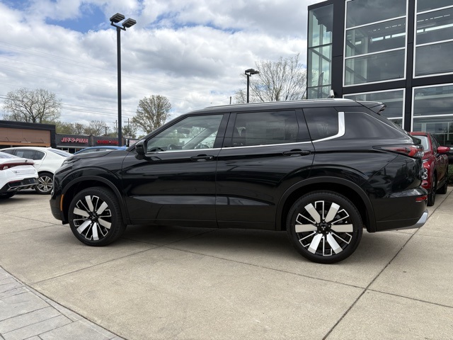 2025 Mitsubishi Outlander SEL photo 5