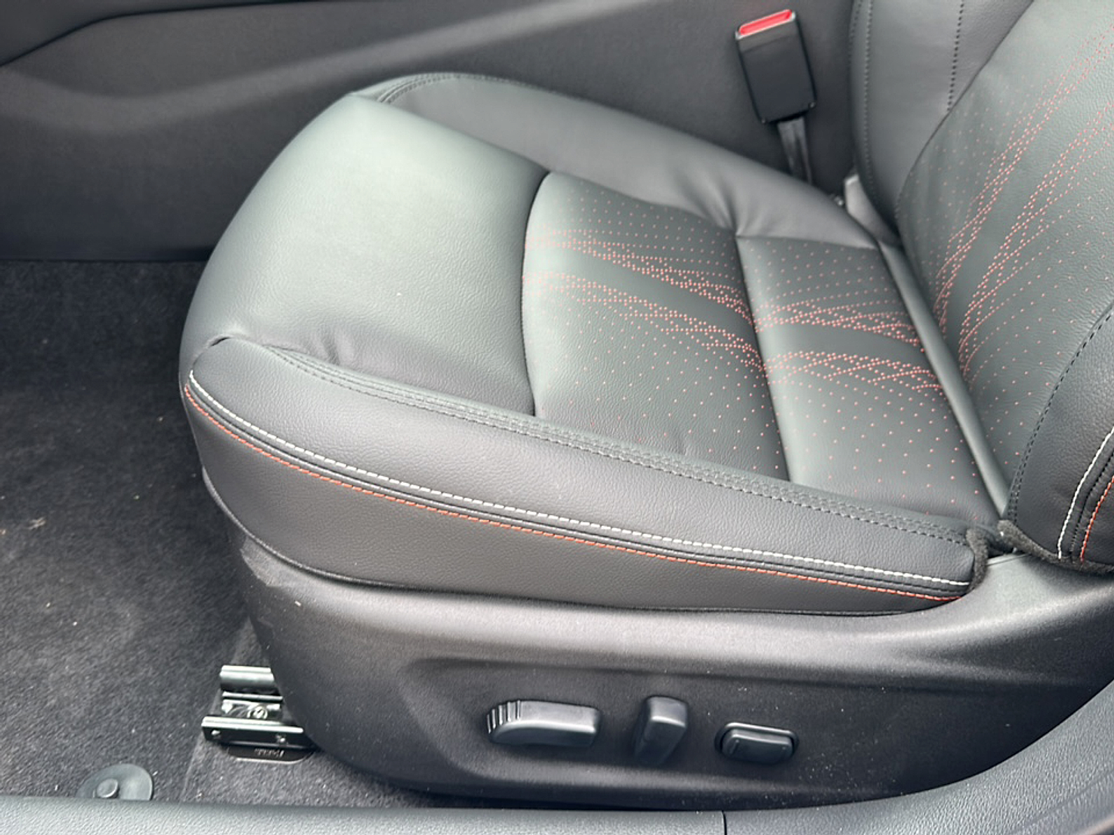 2025 Nissan Altima SR photo 4