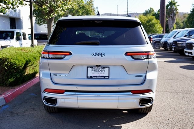 2023 Jeep Grand Cherokee Overland photo 3