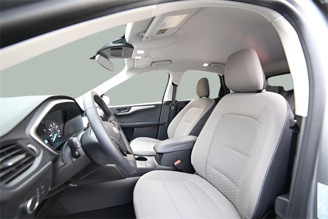 2022 Ford Escape SE photo 2