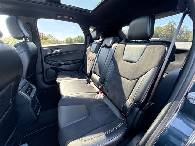 2022 Ford Edge ST photo 14