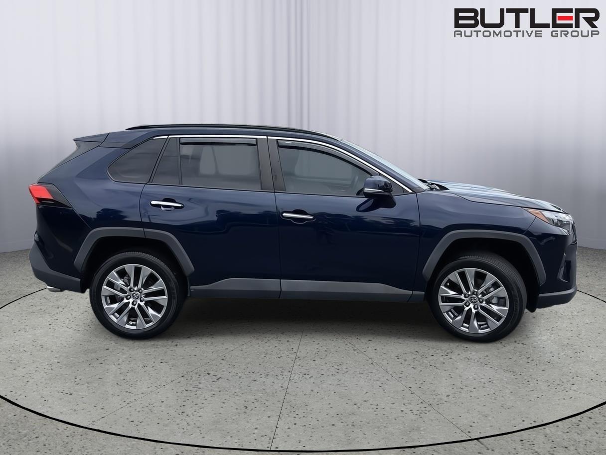 2022 Toyota RAV4 Limited photo 4