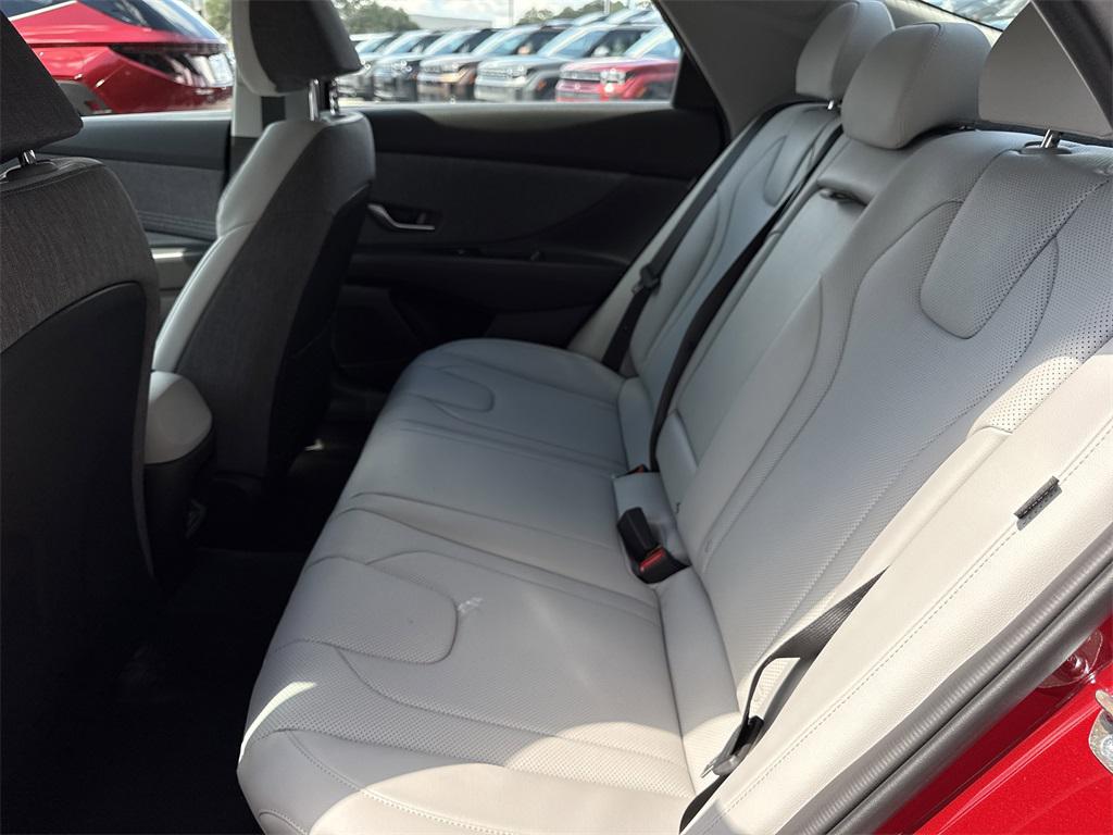 2025 Hyundai Elantra Limited photo 12