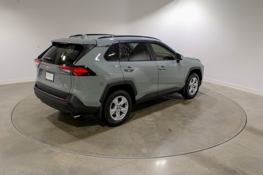 2020 Toyota RAV4 XLE photo 5