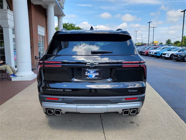 2025 Chevrolet Traverse photo 2