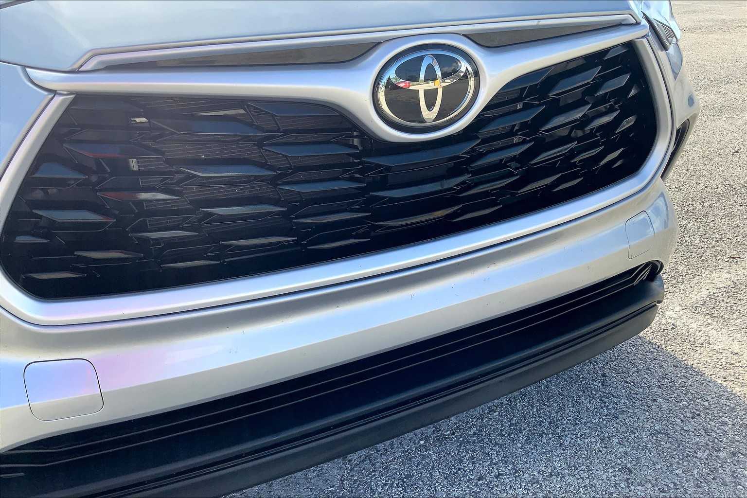 2024 Toyota Highlander LE photo 28