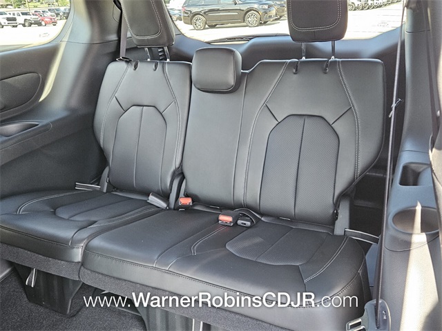 2025 Chrysler Voyager LX photo 9