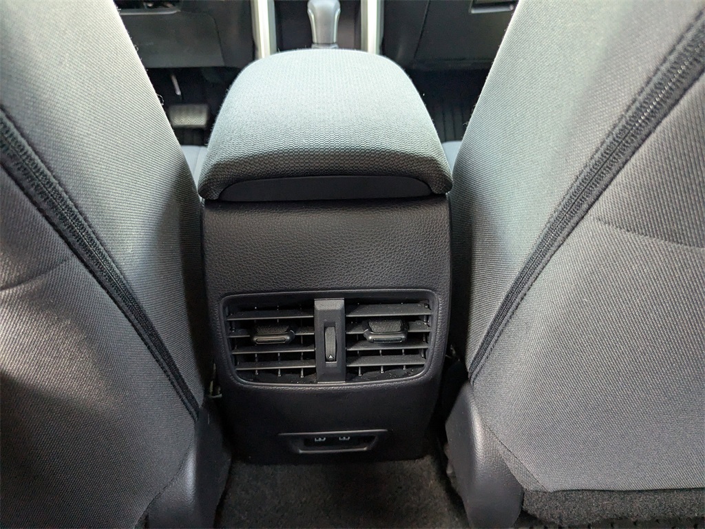 2022 Toyota Corolla Cross LE photo 11