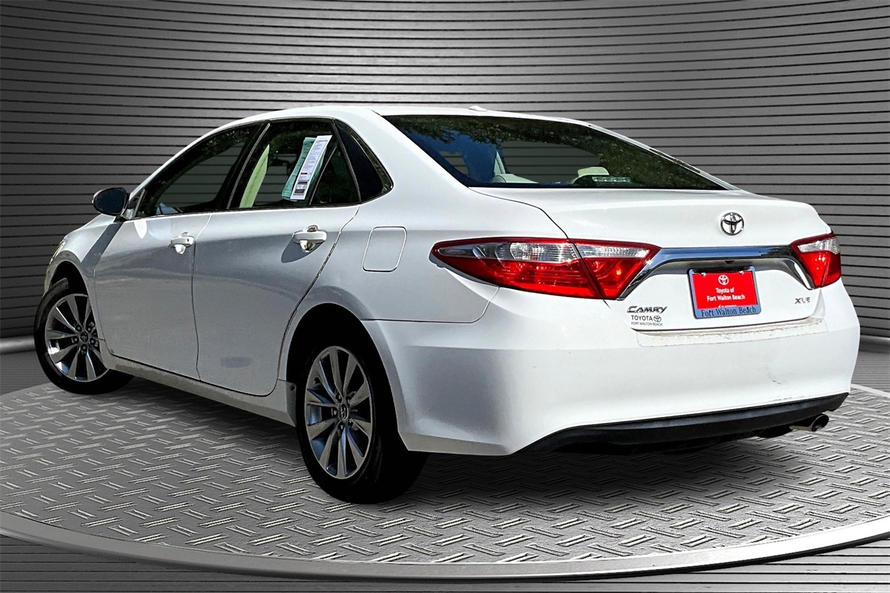 2015 Toyota Camry XLE photo 4