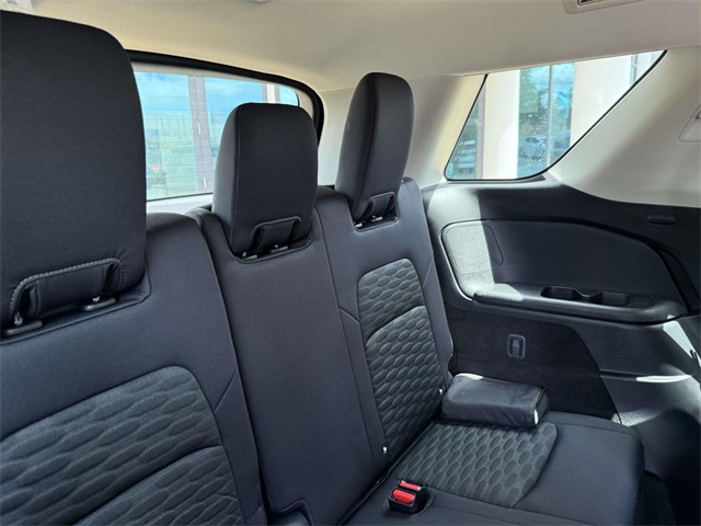 2023 Nissan Pathfinder SV photo 16