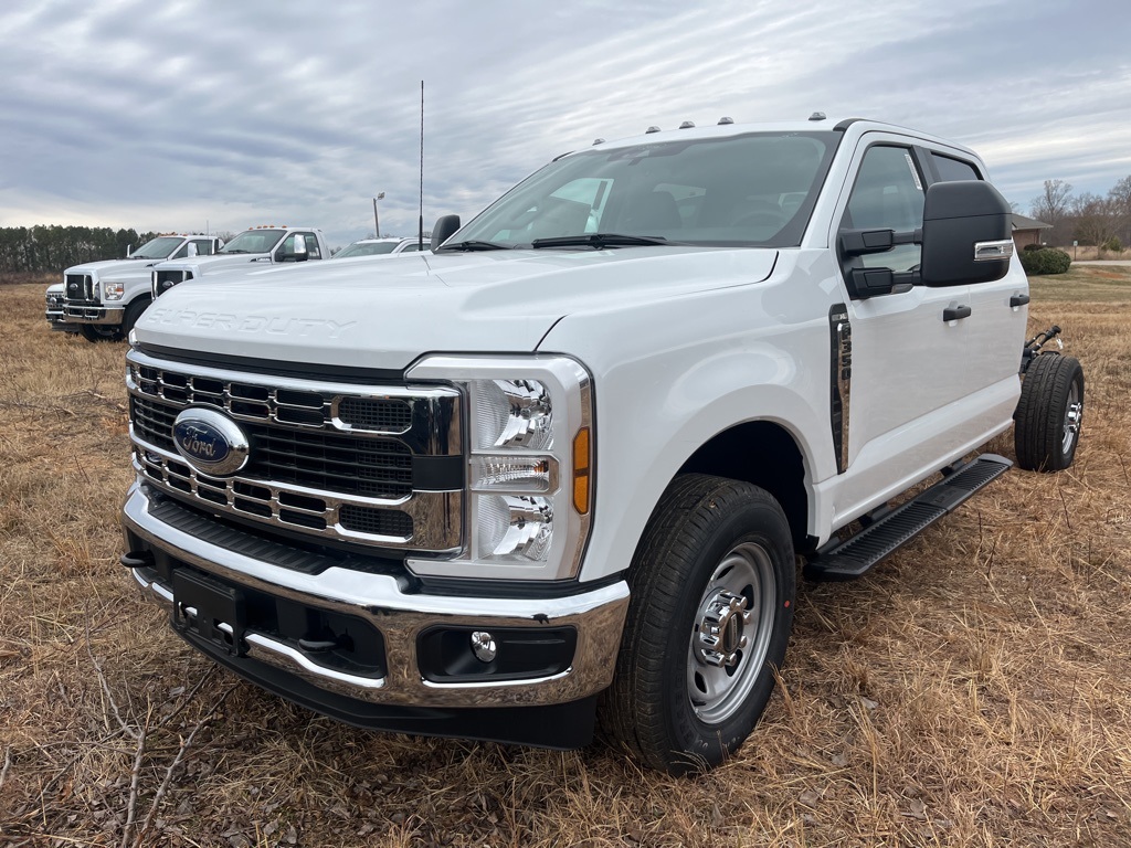 2024 Ford F-350 Super Duty Chassis Cab XL's photo