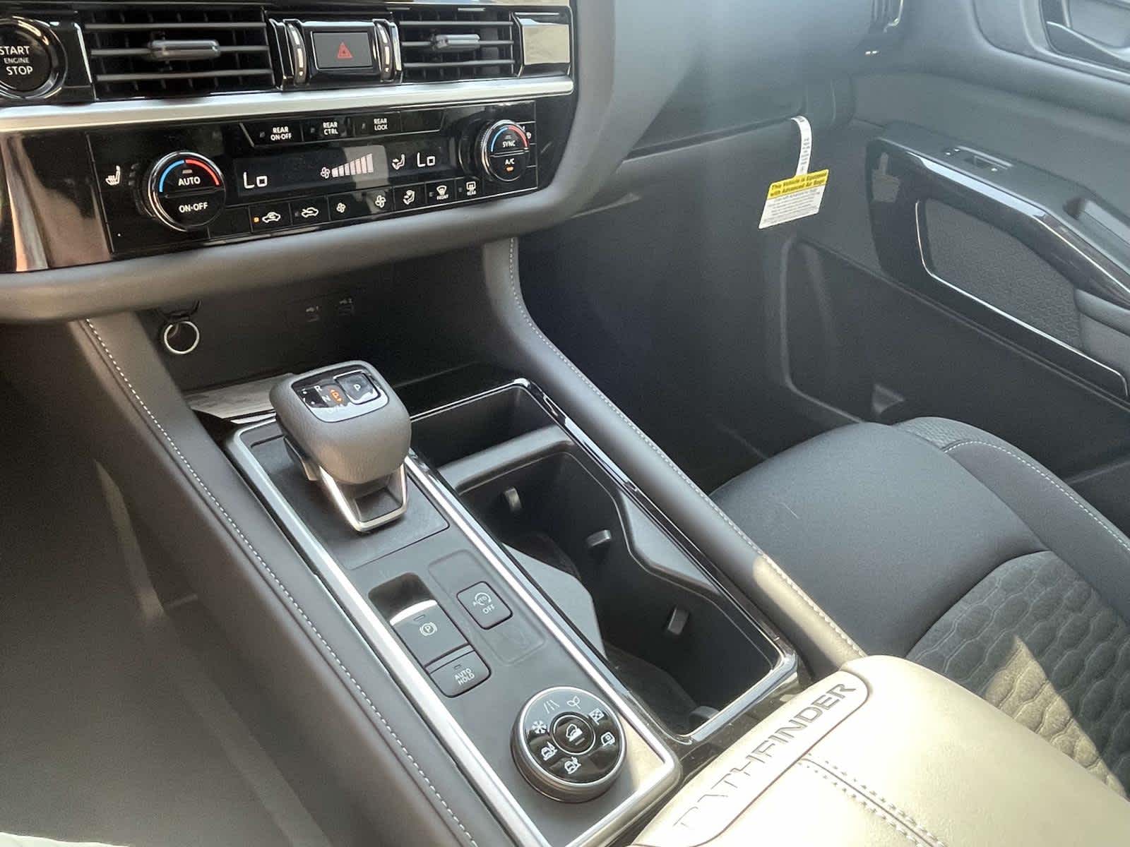2025 Nissan Pathfinder SV photo 21