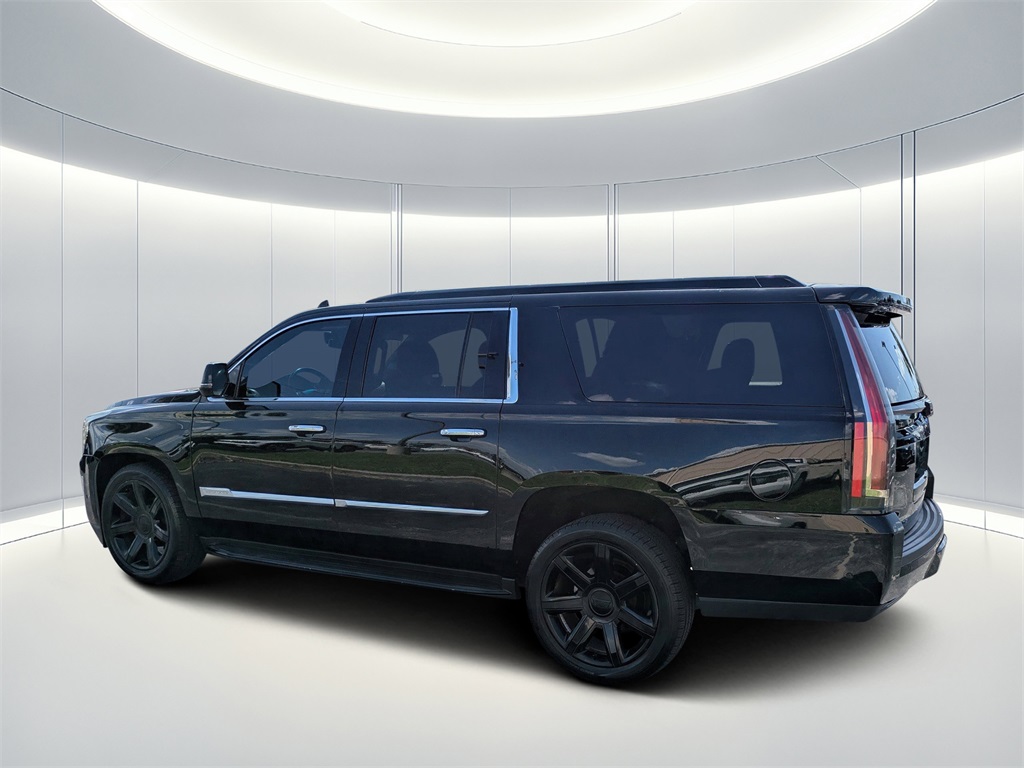 2018 Cadillac Escalade ESV Luxury photo 3