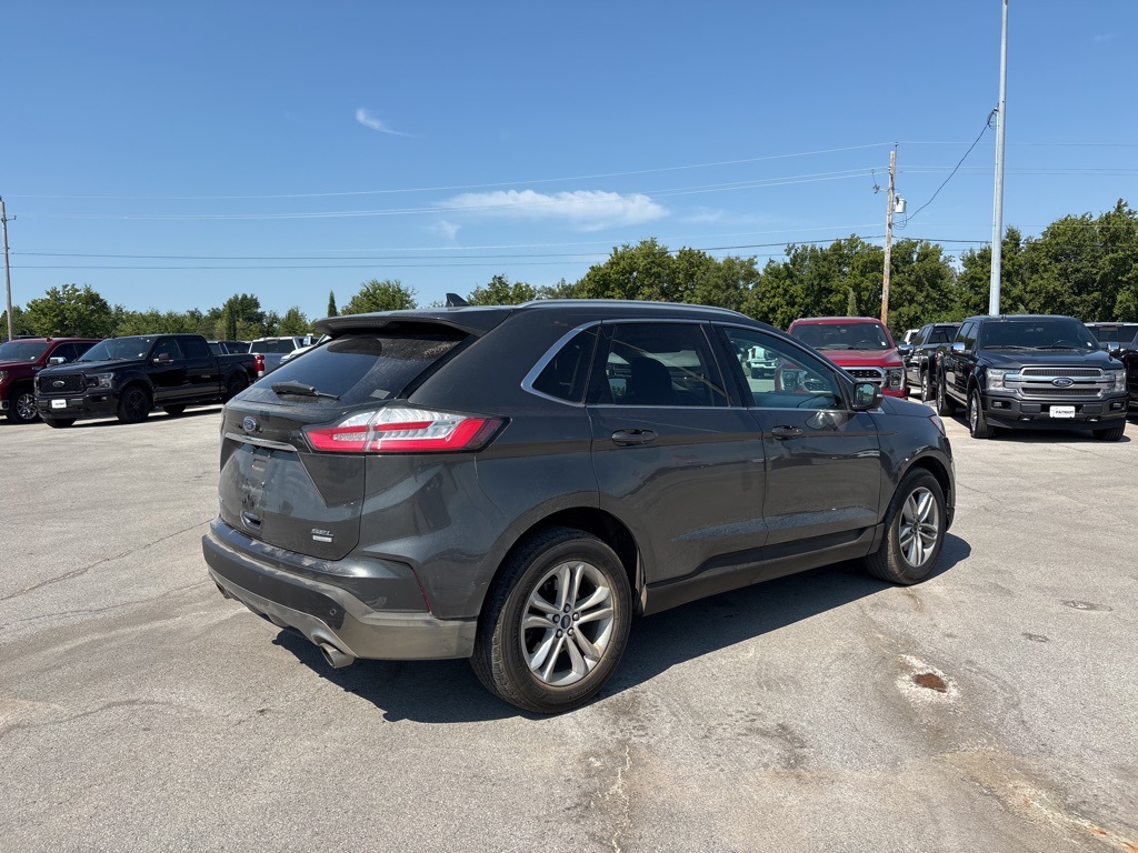 2019 Ford Edge SEL photo 3