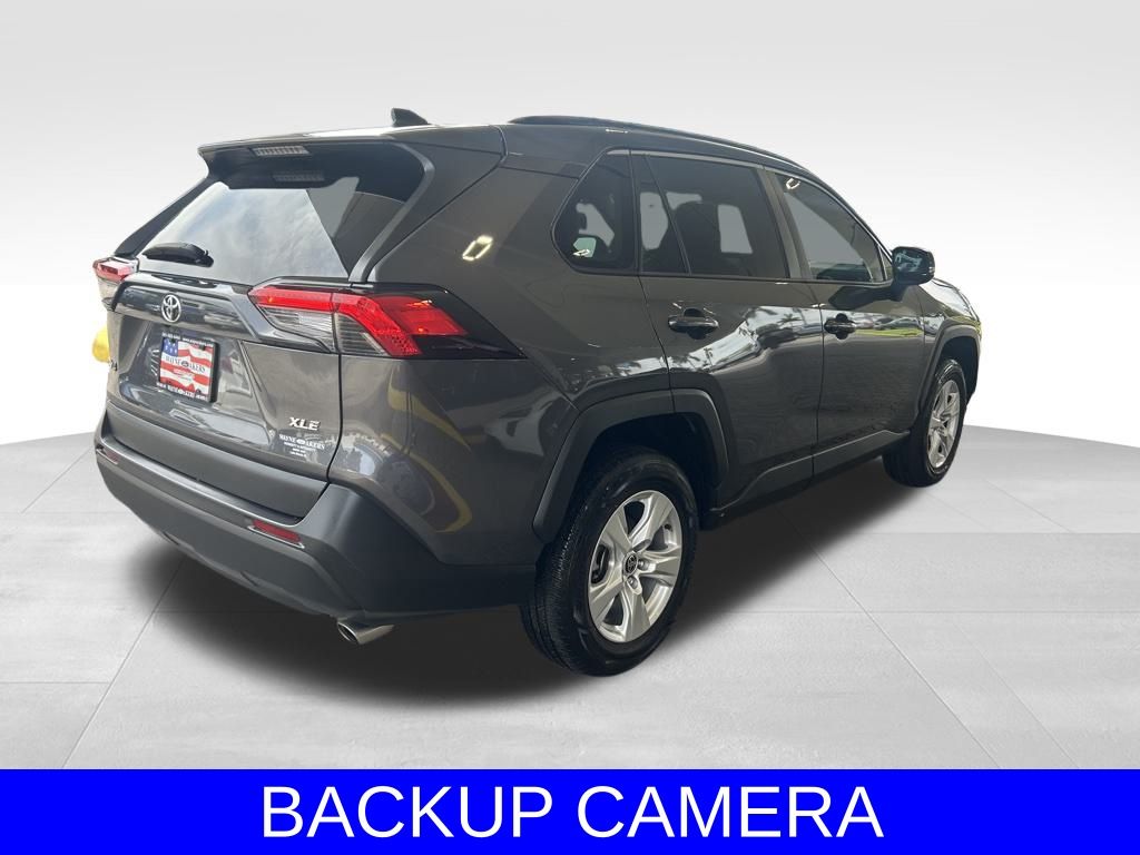 2021 Toyota RAV4 XLE photo 2
