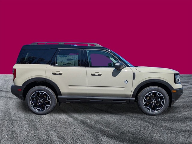 2025 Ford Bronco Sport Outer Banks photo 2