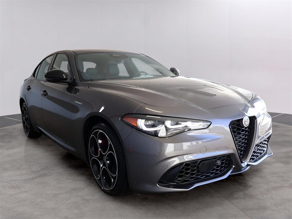 2025 Alfa Romeo Giulia Base photo 3
