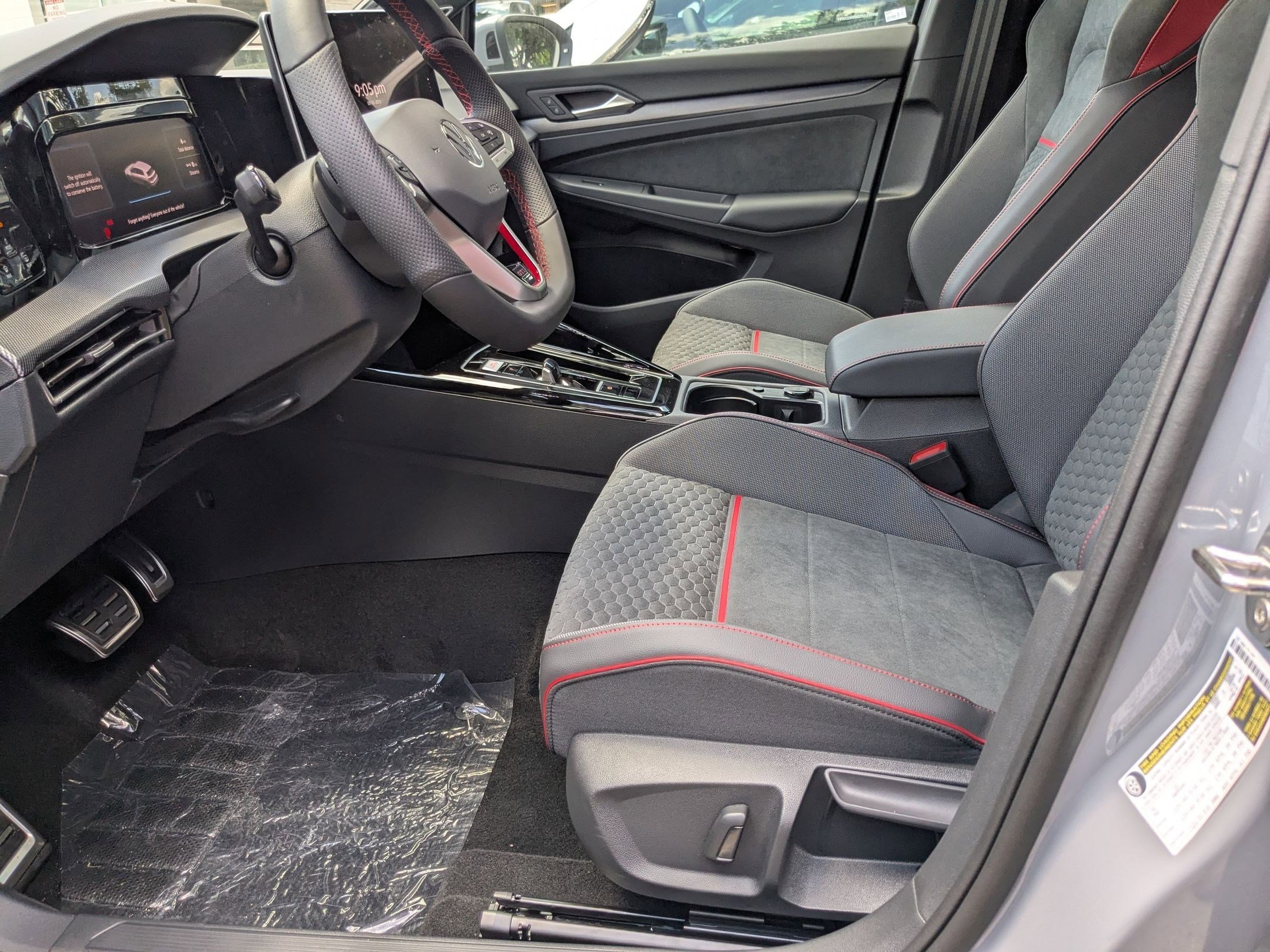 2025 Volkswagen Golf GTI SE's photo