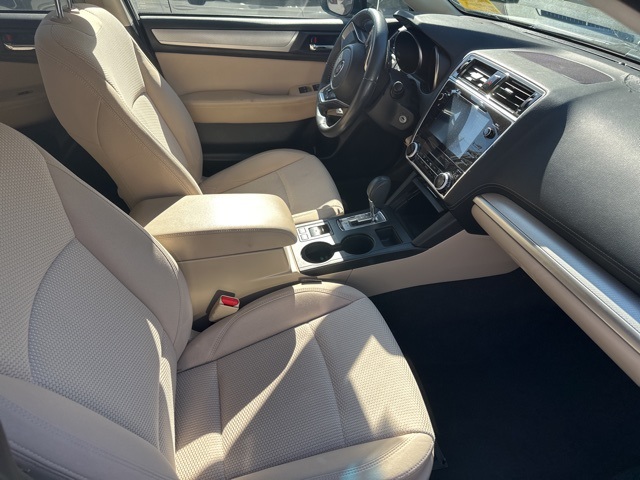 2019 Subaru Outback 2.5i Premium photo 2
