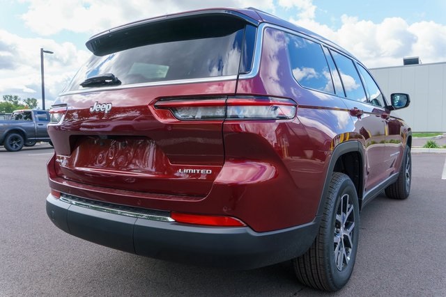 2025 Jeep Grand Cherokee Limited photo 3