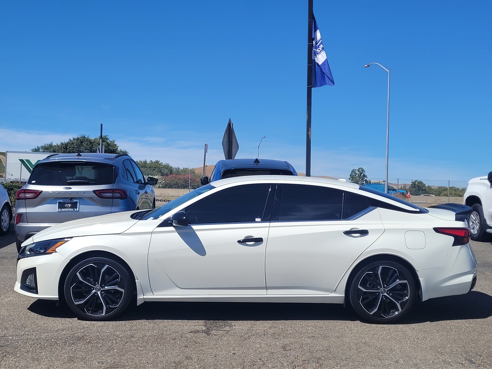 2023 Nissan Altima 2.5 SR photo 7