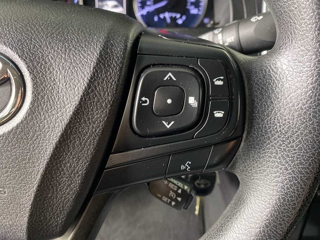 2016 Toyota Camry LE photo 17