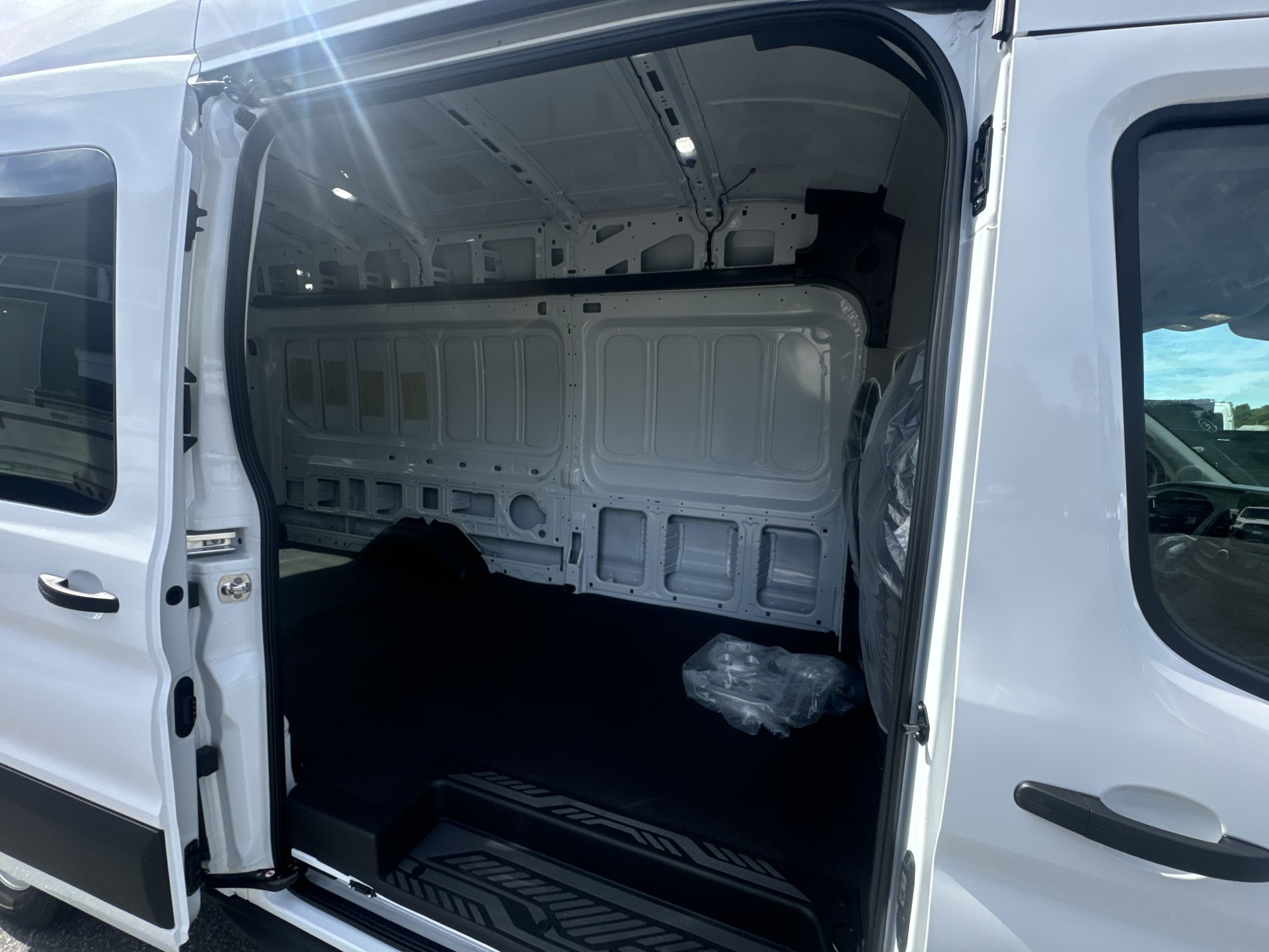 2025 Ford Transit Cargo Van photo 3