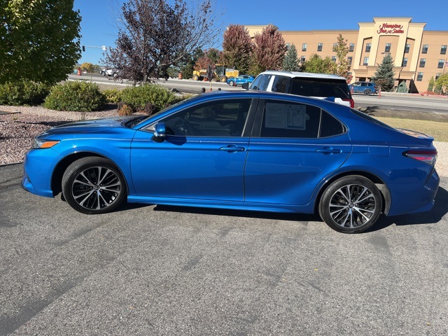 2019 Toyota Camry SE photo 4