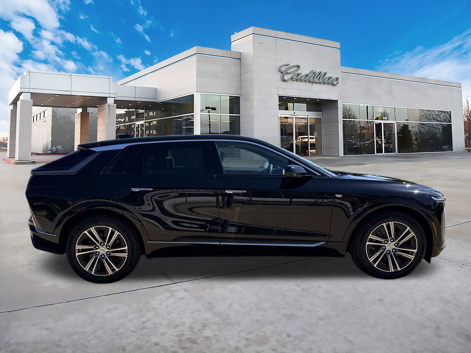 2026 Cadillac Lyriq Luxury photo 2