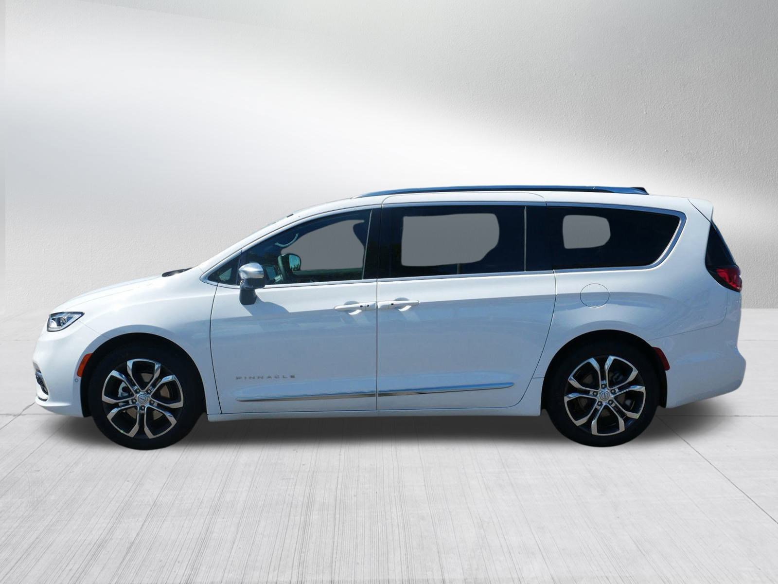 2026 Chrysler Pacifica Pinnacle photo 4
