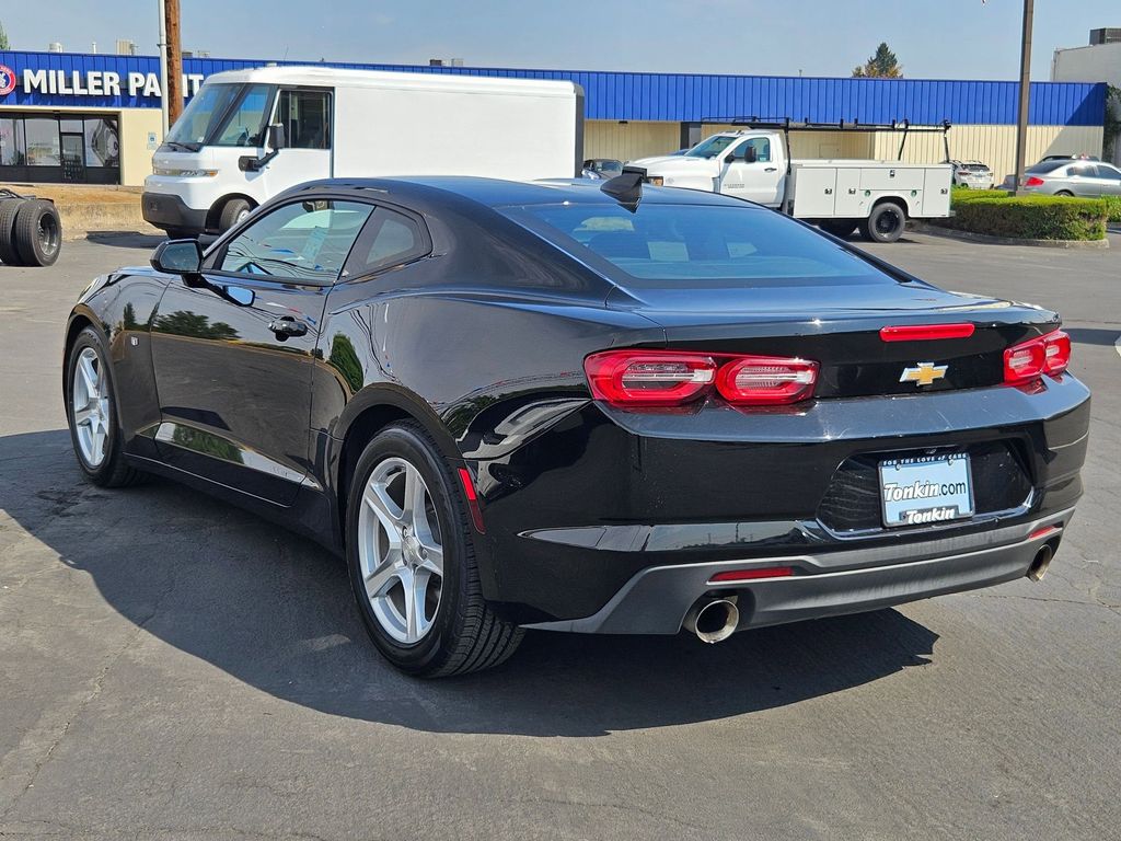 2023 Chevrolet Camaro 1LT photo 4