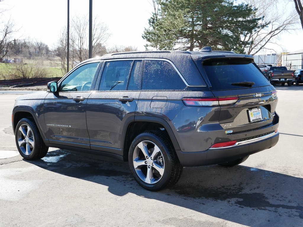 2025 Jeep Grand Cherokee Limited photo 3