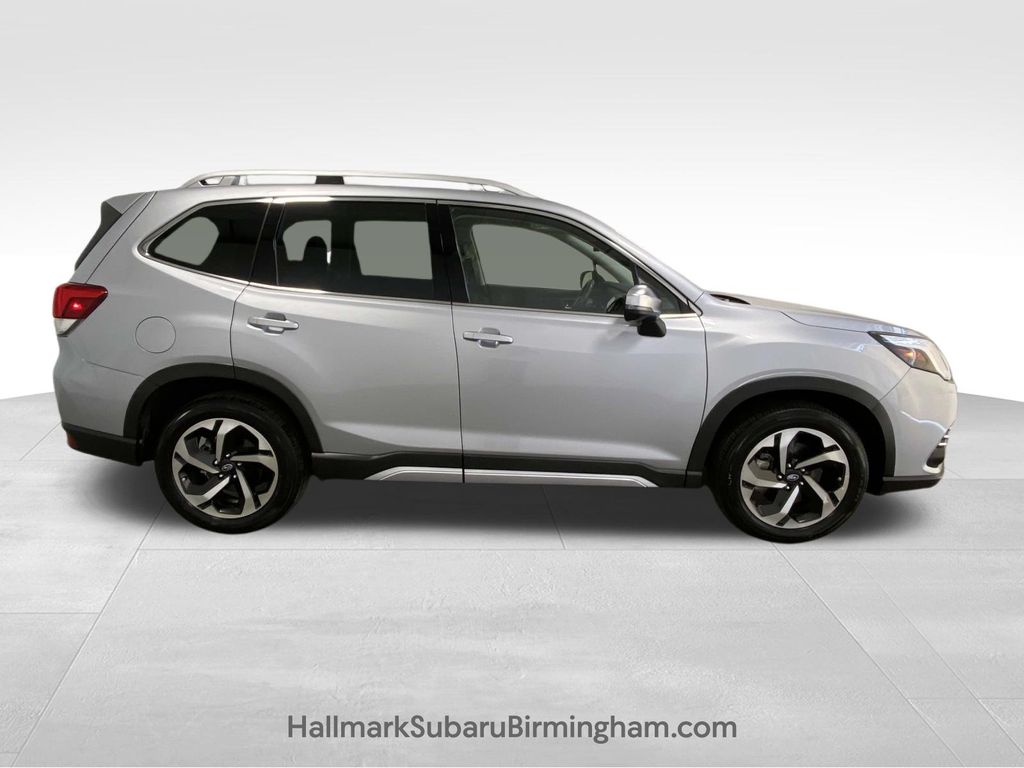2023 Subaru Forester Touring photo 2