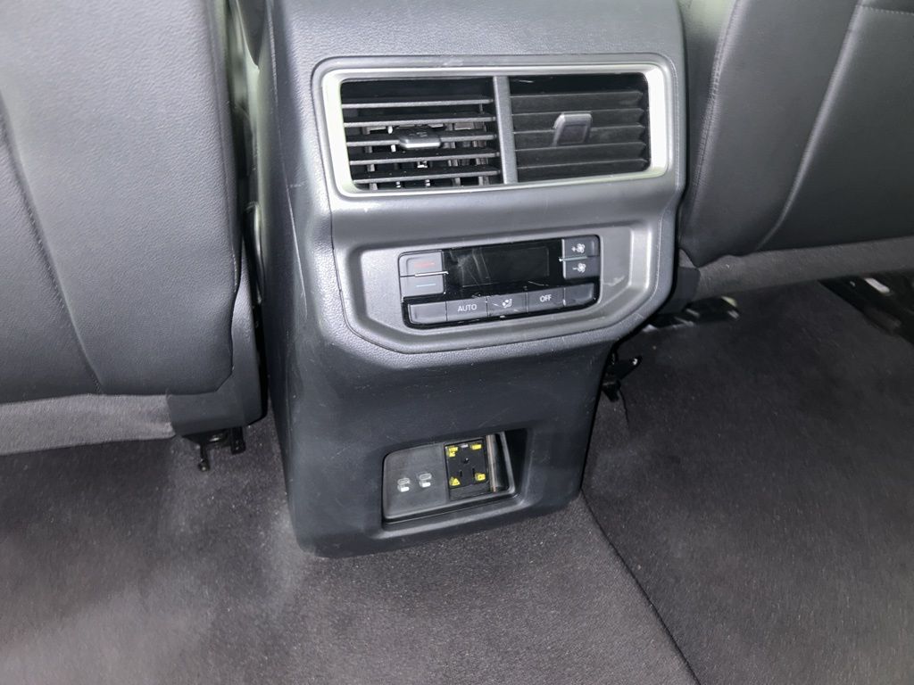 2024 Volkswagen Atlas SE Technology photo 11