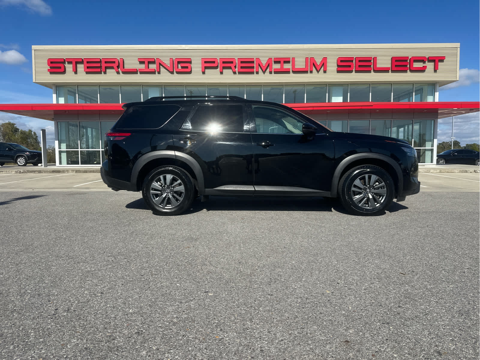 2024 Nissan Pathfinder SV's photo