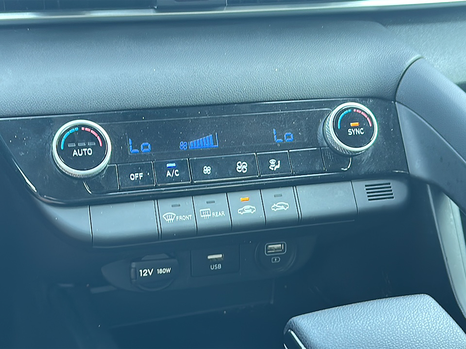 2023 Hyundai Elantra SEL photo 20