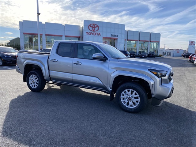2025 Toyota Tacoma SR5's photo