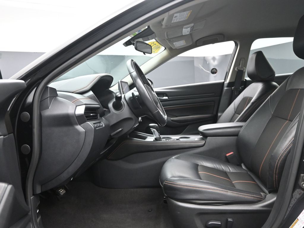 2022 Nissan Altima 2.5 SR photo 11