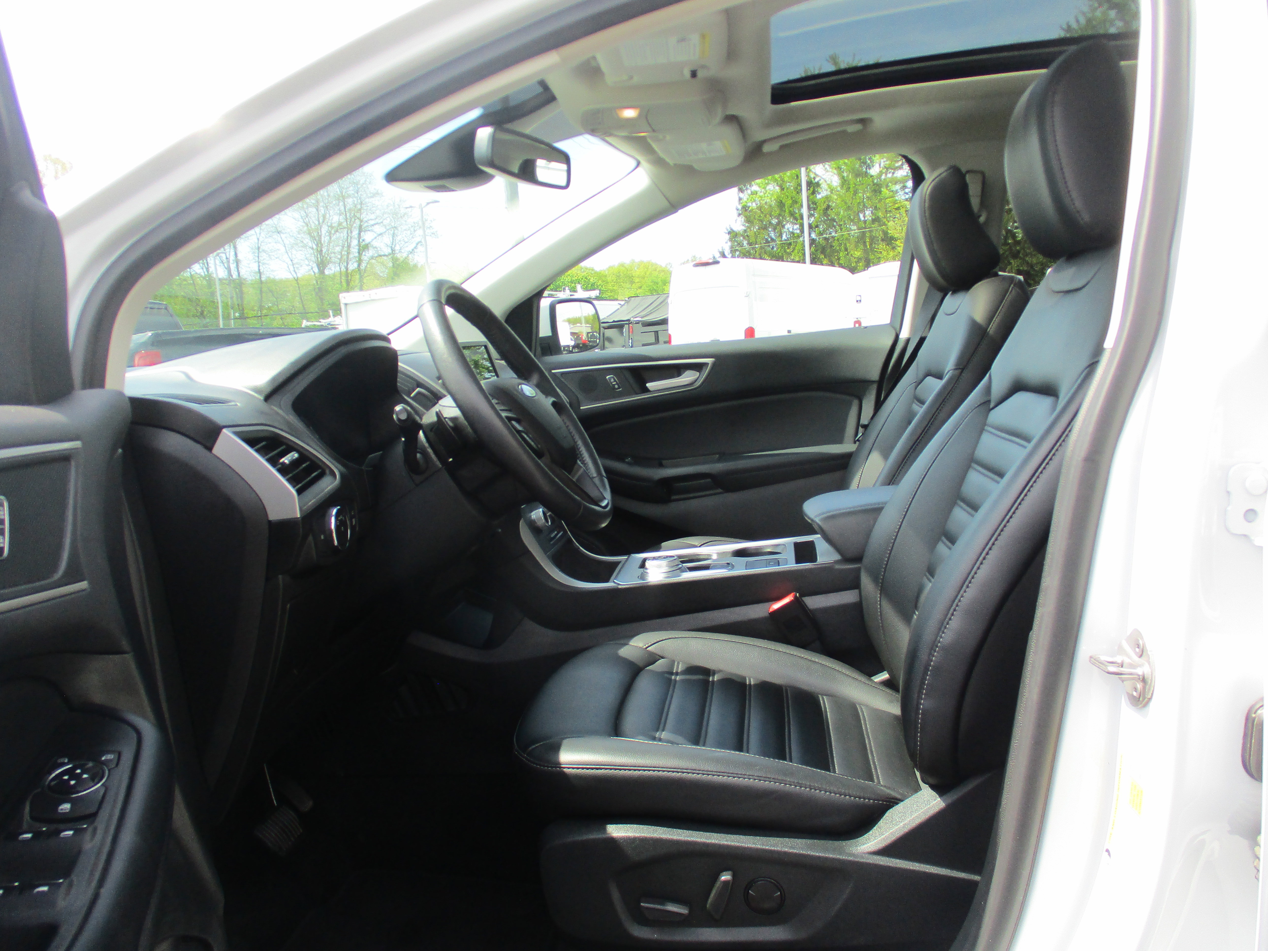 2022 Ford Edge SEL photo 44