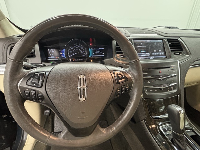 2014 Lincoln MKS Base photo 15