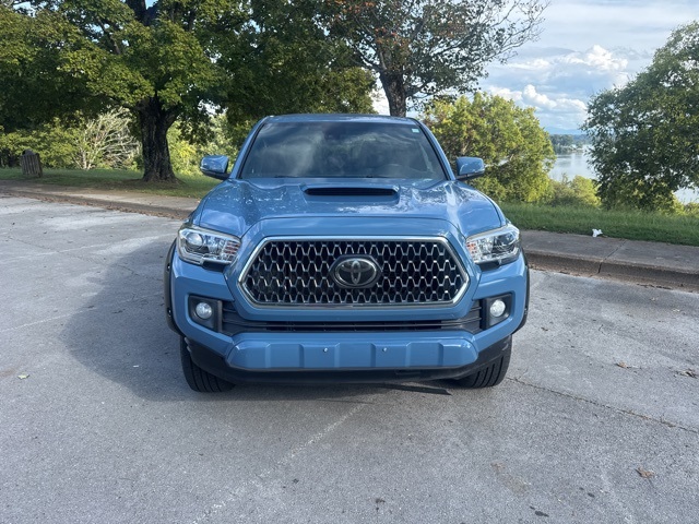 2019 Toyota Tacoma TRD Sport V6 photo 2